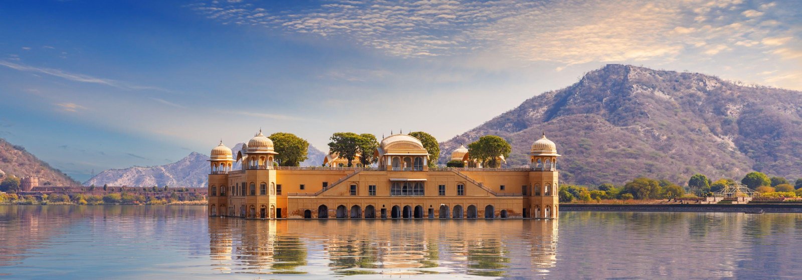 Amritsar to Jaipur Taxi Service