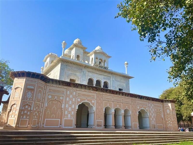 Amritsar to Patiala Taxi Service